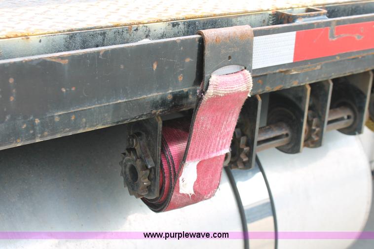 image for item H3579 2006 Freightliner Argosy flatbed truck