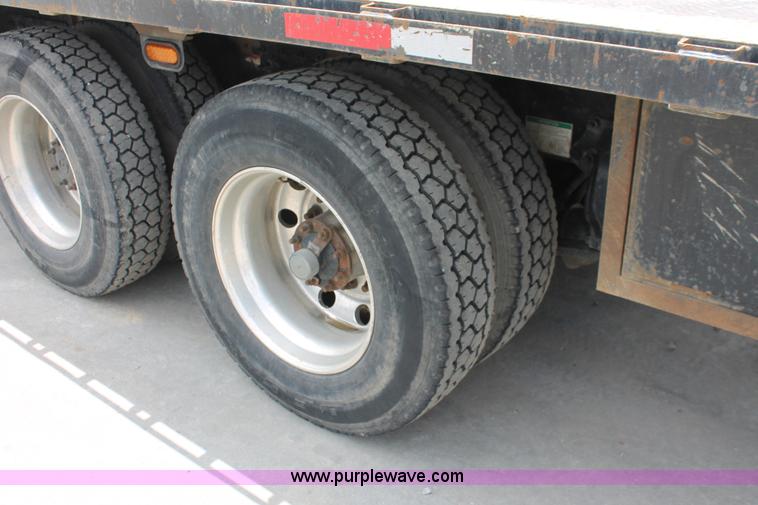 image for item H3579 2006 Freightliner Argosy flatbed truck