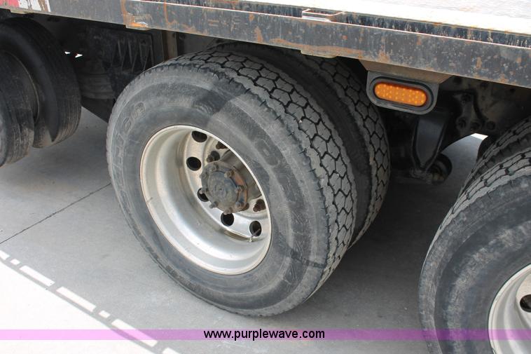 image for item H3579 2006 Freightliner Argosy flatbed truck