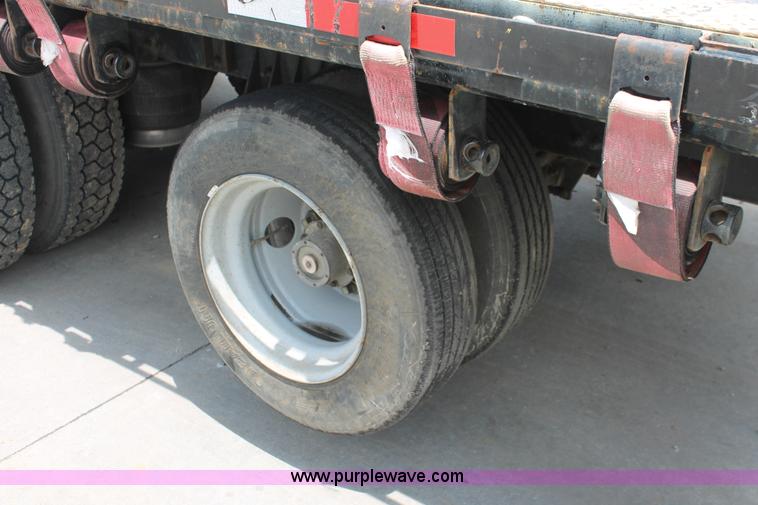 image for item H3579 2006 Freightliner Argosy flatbed truck