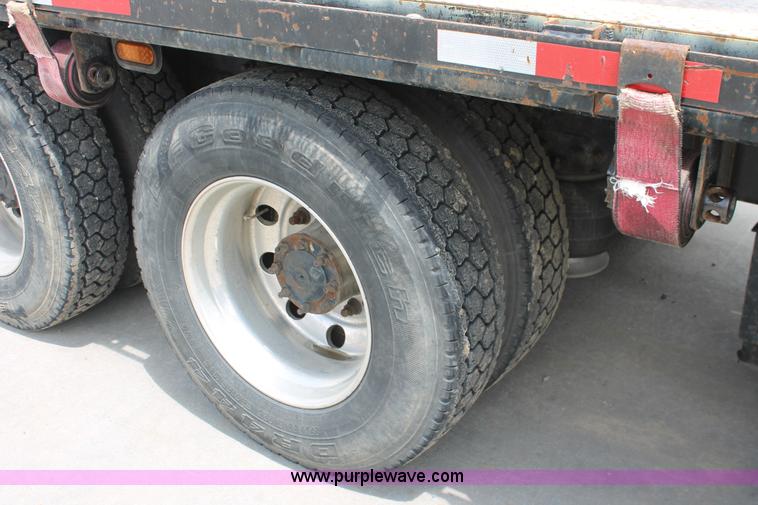 image for item H3579 2006 Freightliner Argosy flatbed truck