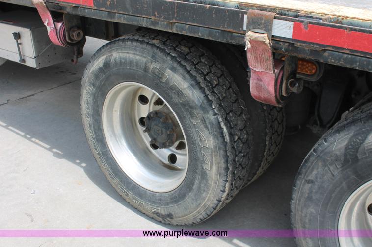 image for item H3579 2006 Freightliner Argosy flatbed truck