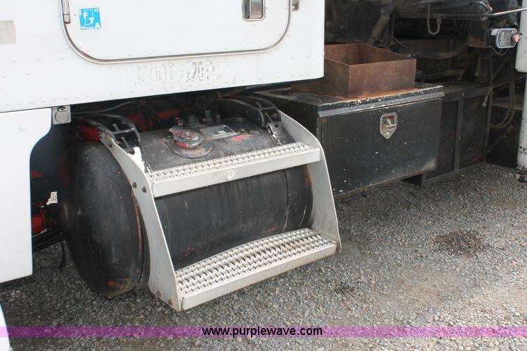 image for item H3580 1998 Peterbilt 320 flatbed truck with knuckle boom crane