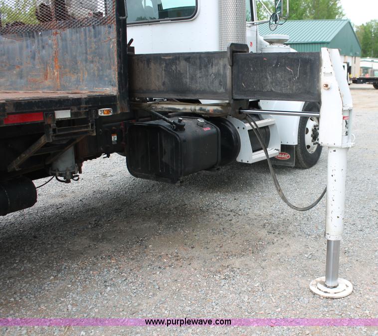 image for item H3580 1998 Peterbilt 320 flatbed truck with knuckle boom crane