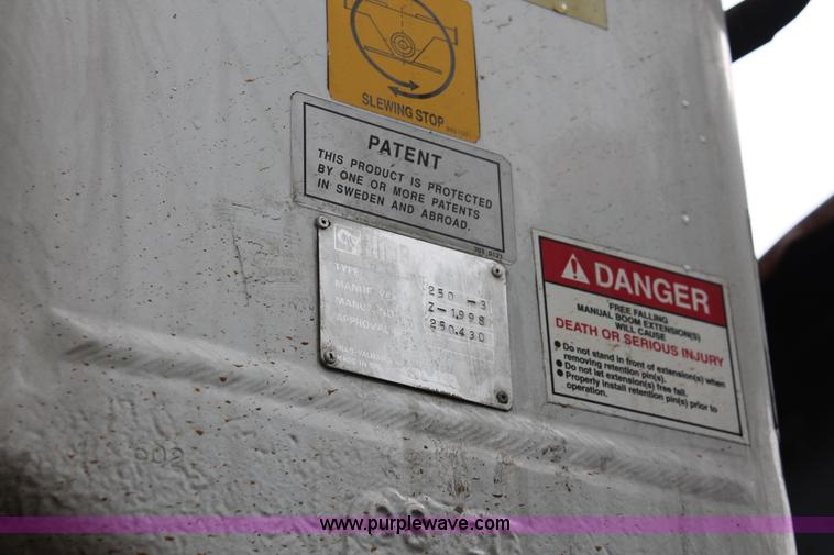 image for item H3580 1998 Peterbilt 320 flatbed truck with knuckle boom crane