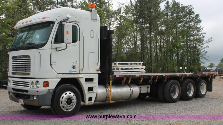 image for item H3581 2003 Freightliner Argosy flatbed truck