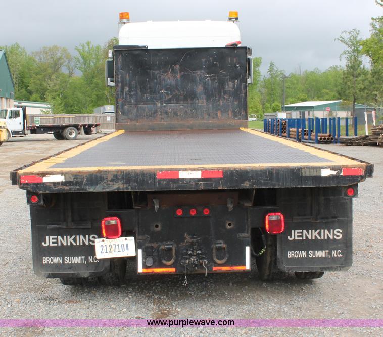 image for item H3581 2003 Freightliner Argosy flatbed truck