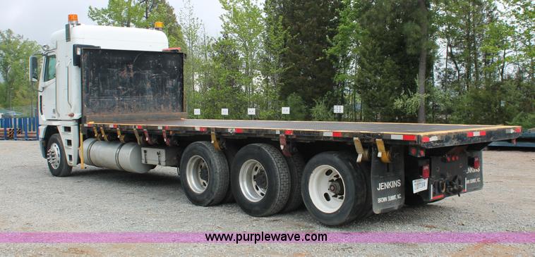 image for item H3581 2003 Freightliner Argosy flatbed truck