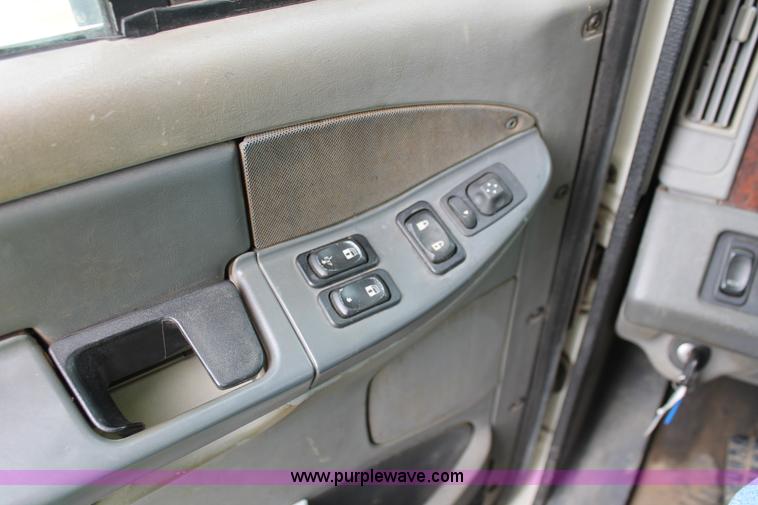 image for item H3581 2003 Freightliner Argosy flatbed truck