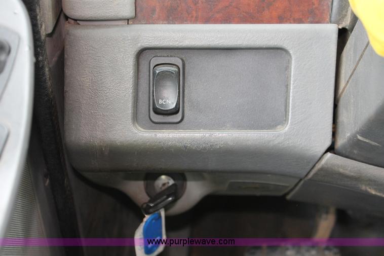 image for item H3581 2003 Freightliner Argosy flatbed truck