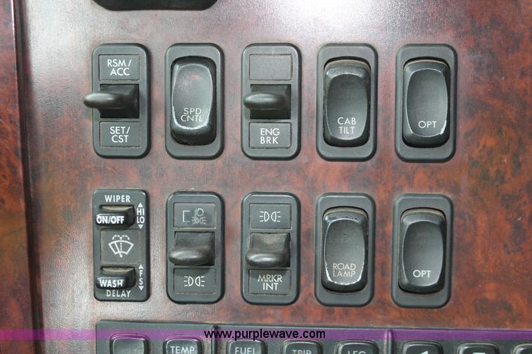 image for item H3581 2003 Freightliner Argosy flatbed truck