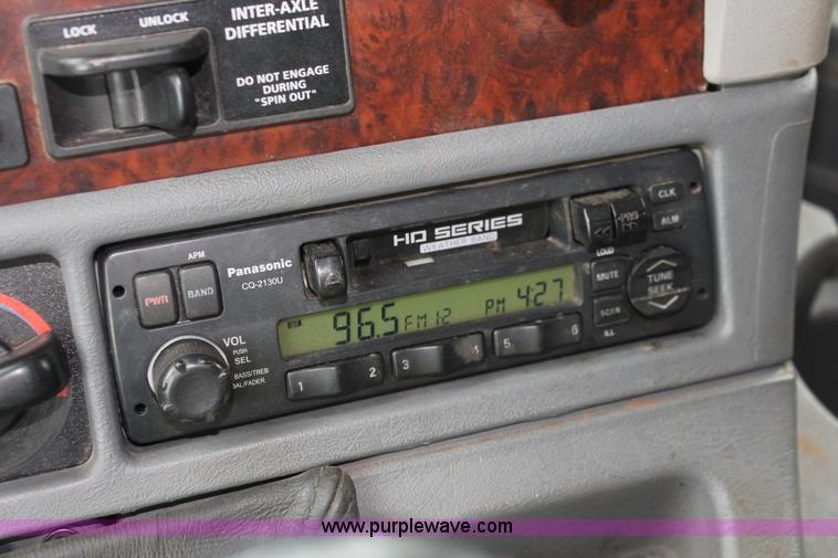 image for item H3581 2003 Freightliner Argosy flatbed truck