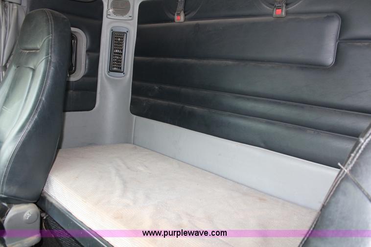 image for item H3581 2003 Freightliner Argosy flatbed truck