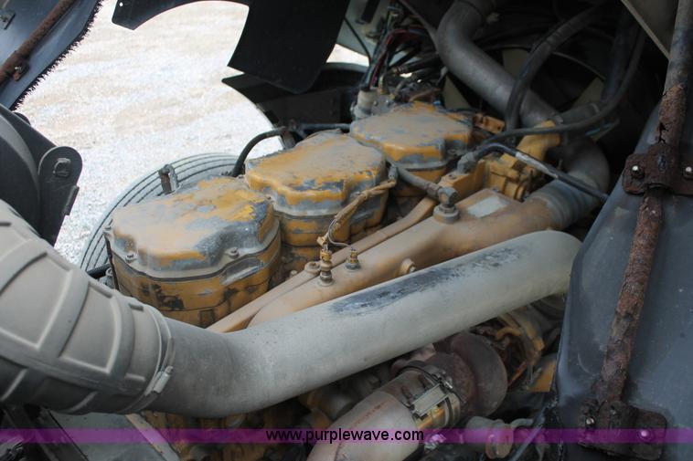 image for item H3581 2003 Freightliner Argosy flatbed truck