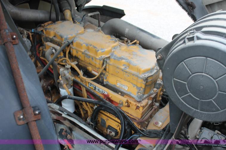 image for item H3581 2003 Freightliner Argosy flatbed truck