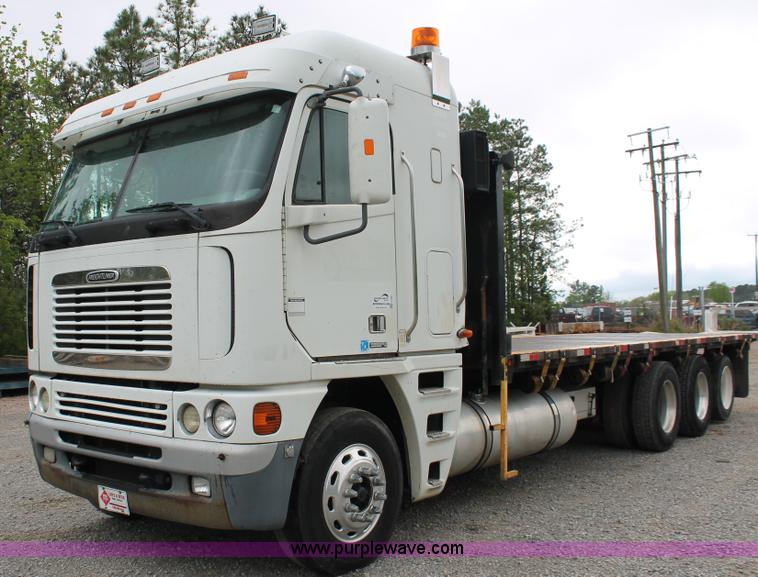 image for item H3581 2003 Freightliner Argosy flatbed truck