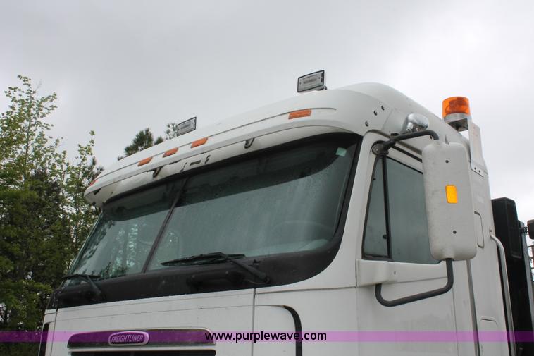 image for item H3581 2003 Freightliner Argosy flatbed truck