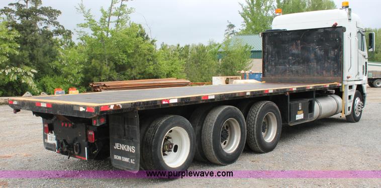 image for item H3581 2003 Freightliner Argosy flatbed truck