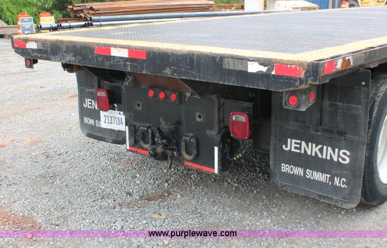 image for item H3581 2003 Freightliner Argosy flatbed truck