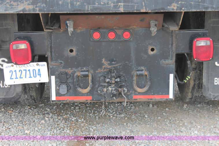 image for item H3581 2003 Freightliner Argosy flatbed truck