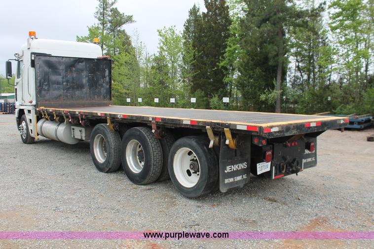 image for item H3581 2003 Freightliner Argosy flatbed truck