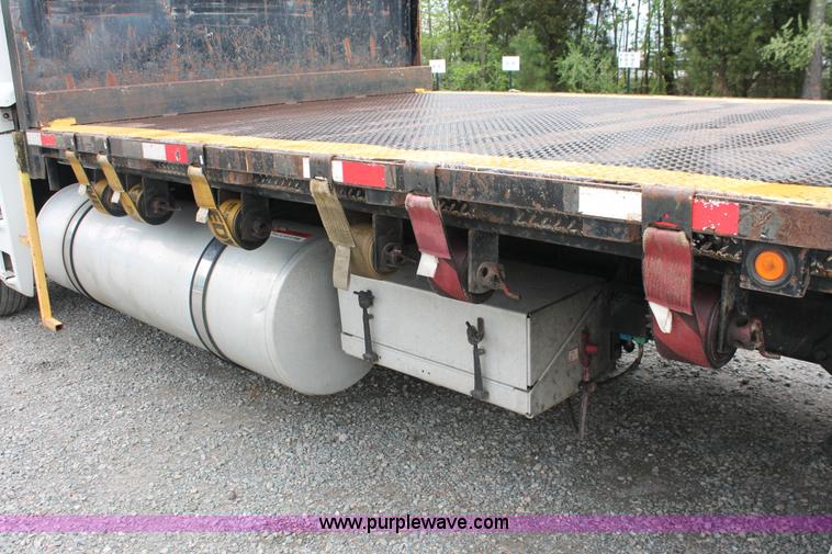 image for item H3581 2003 Freightliner Argosy flatbed truck
