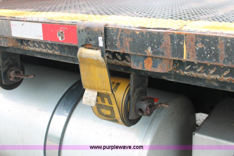 image for item H3581 2003 Freightliner Argosy flatbed truck