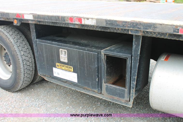 image for item H3581 2003 Freightliner Argosy flatbed truck