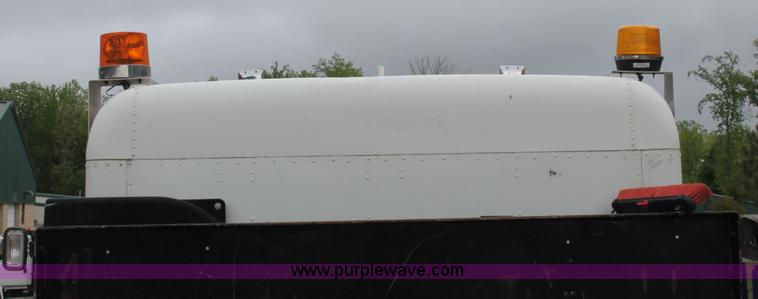 image for item H3581 2003 Freightliner Argosy flatbed truck