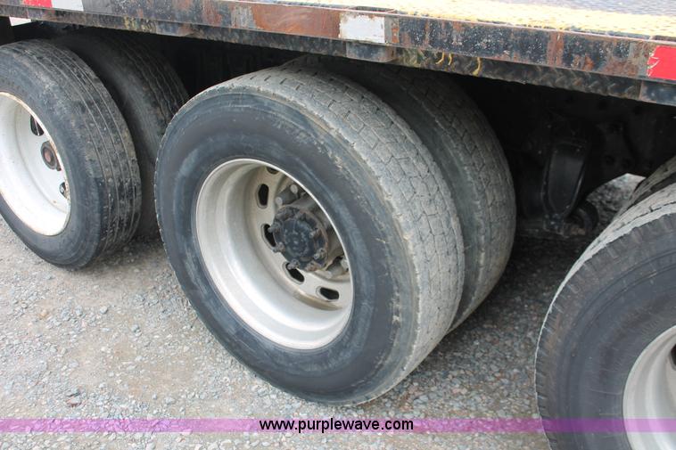 image for item H3581 2003 Freightliner Argosy flatbed truck