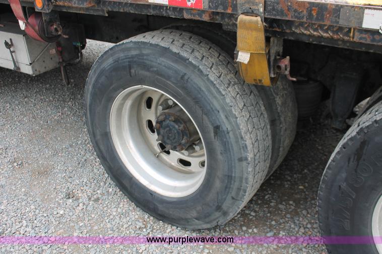 image for item H3581 2003 Freightliner Argosy flatbed truck