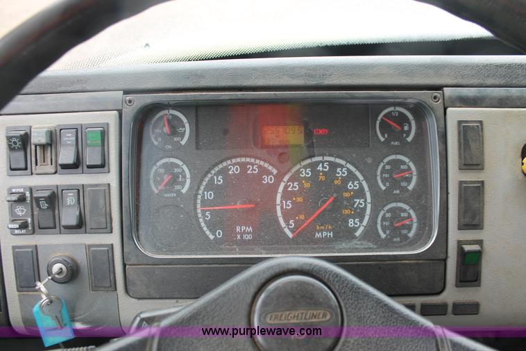 image for item H3582 2001 Freightliner FL70 semi truck