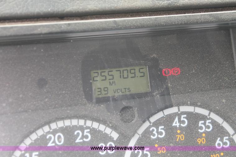 image for item H3582 2001 Freightliner FL70 semi truck