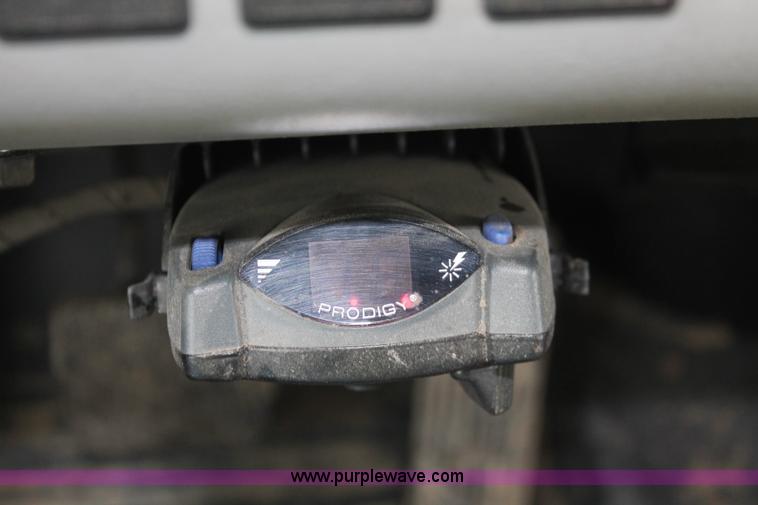 image for item H3582 2001 Freightliner FL70 semi truck