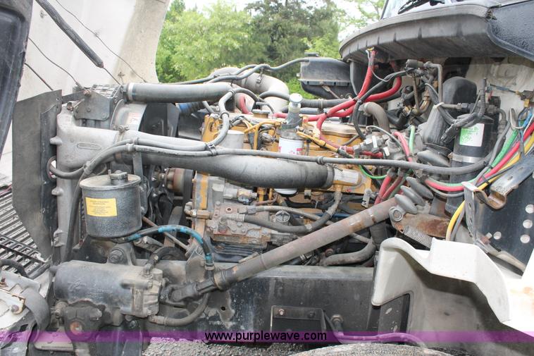 image for item H3582 2001 Freightliner FL70 semi truck