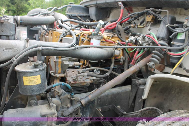 image for item H3582 2001 Freightliner FL70 semi truck