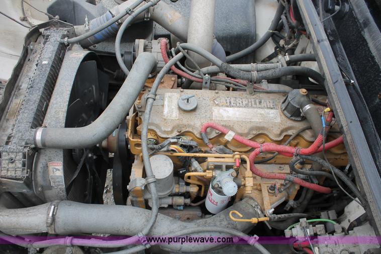 image for item H3582 2001 Freightliner FL70 semi truck