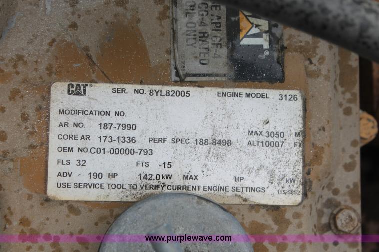 image for item H3582 2001 Freightliner FL70 semi truck