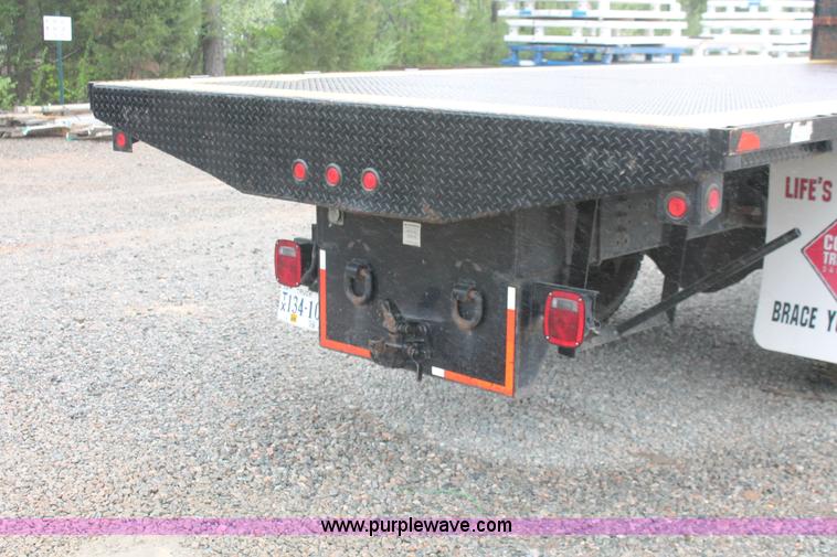 image for item H3582 2001 Freightliner FL70 semi truck