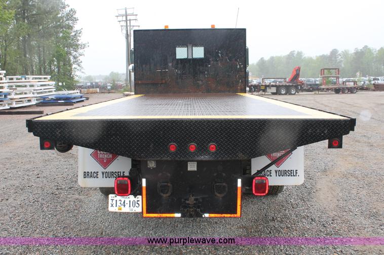 image for item H3582 2001 Freightliner FL70 semi truck