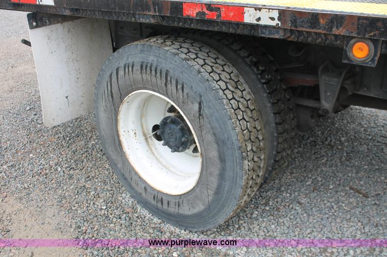 image for item H3582 2001 Freightliner FL70 semi truck