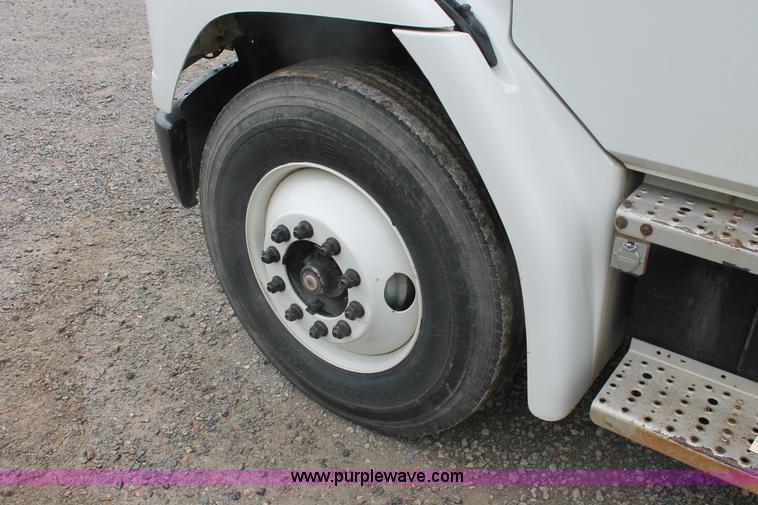 image for item H3582 2001 Freightliner FL70 semi truck