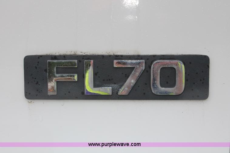 image for item H3582 2001 Freightliner FL70 semi truck