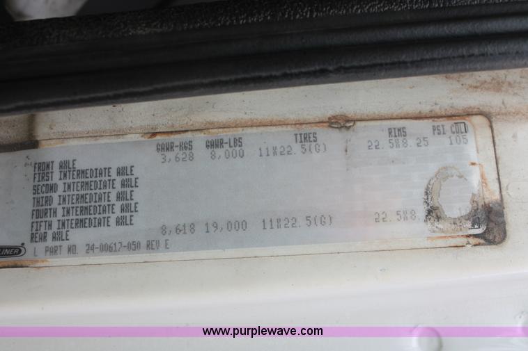 image for item H3582 2001 Freightliner FL70 semi truck