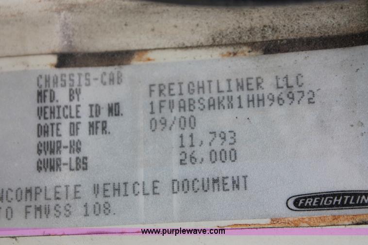 image for item H3582 2001 Freightliner FL70 semi truck