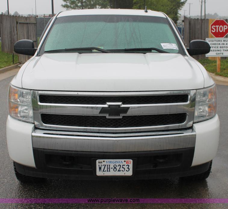 image for item H3583 2008 Chevrolet Silverado 1500 Crew Cab pickup truck