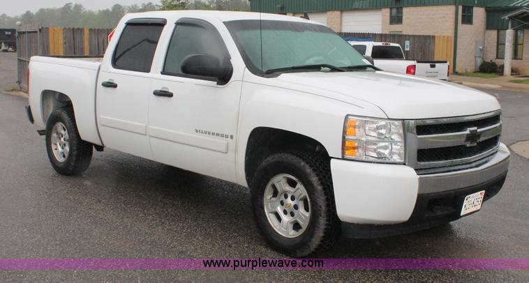 image for item H3583 2008 Chevrolet Silverado 1500 Crew Cab pickup truck