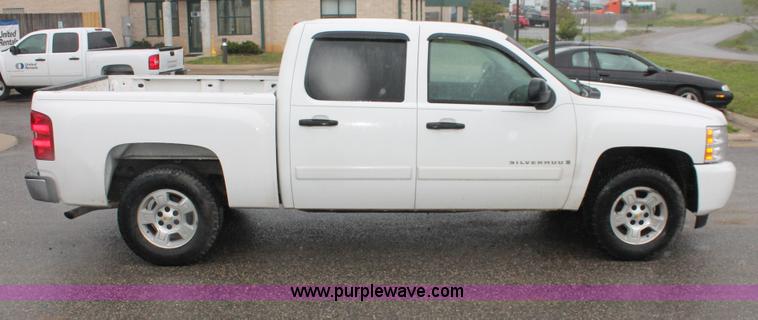 image for item H3583 2008 Chevrolet Silverado 1500 Crew Cab pickup truck