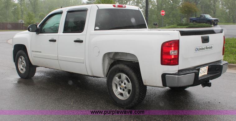 image for item H3583 2008 Chevrolet Silverado 1500 Crew Cab pickup truck