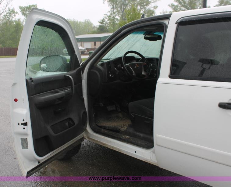 image for item H3583 2008 Chevrolet Silverado 1500 Crew Cab pickup truck